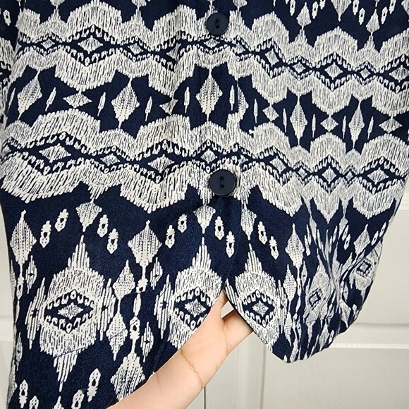 Lucy & Laurel Boho Crop Top Medium Blue White Rayon Button Back Blouse Festival - Picture 7 of 12